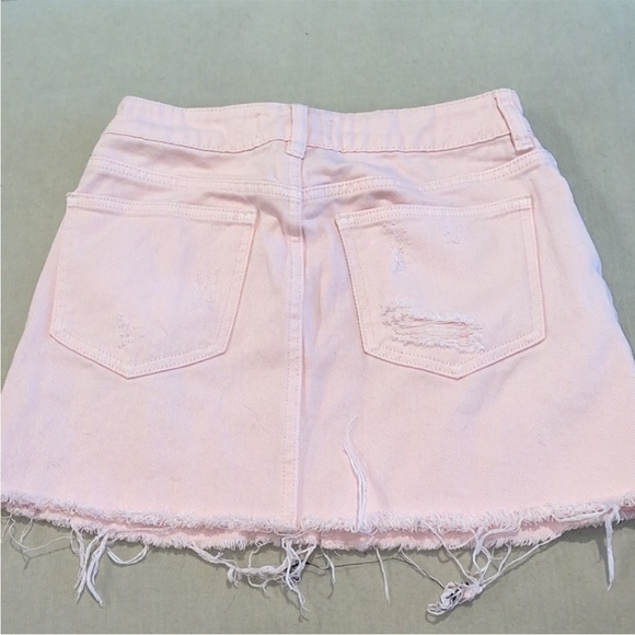 Light pink denim distressed mini skirt - Picture 2 of 3